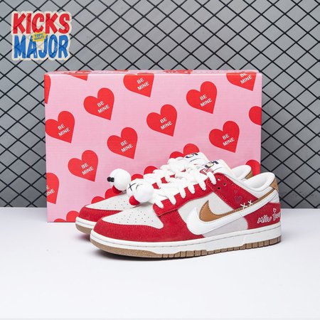 Nike Dunk Low SE Merry Christmas DO9457-112 Unisex